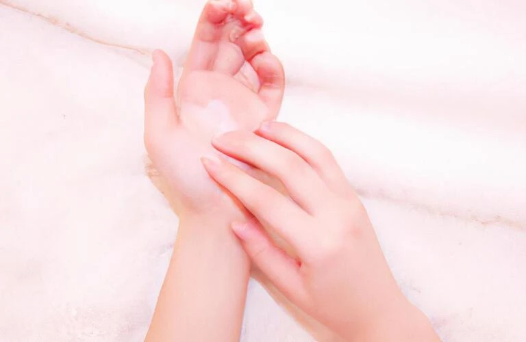 むくみ解消とデトックスを叶える、ハンドエネルギー施術で美しさを取り戻そう！